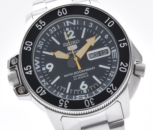 Near mint seiko 5 sports - seiko,